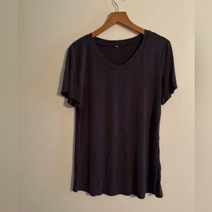 Vneck basic tee
